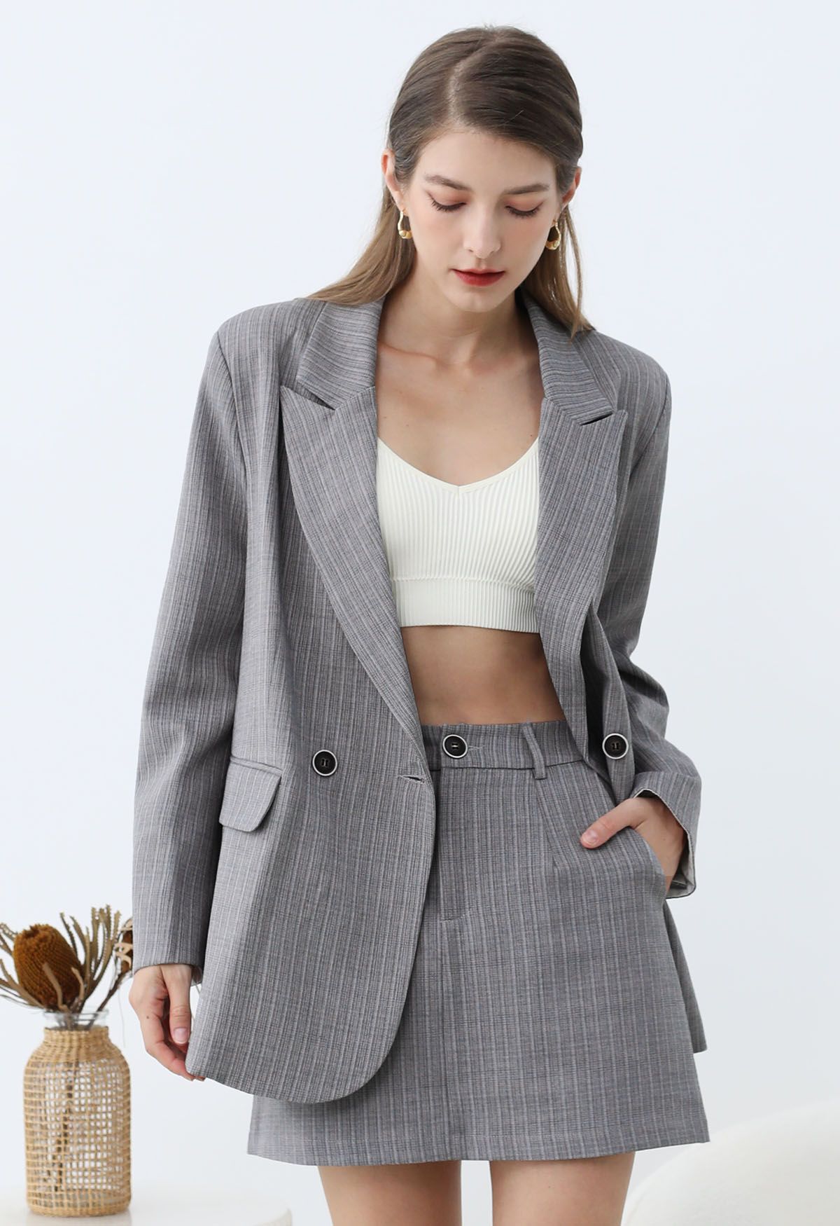 Blazer oversize con hombreras acolchadas y rayas Everlasting en gris