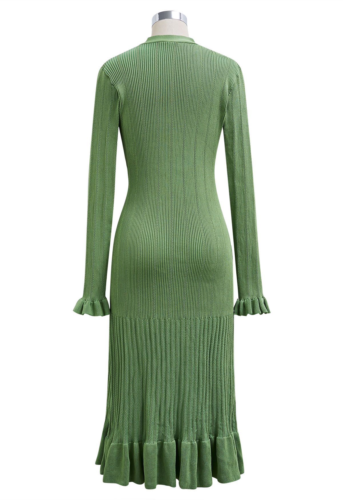 Vestido de punto calado con botones, escote en V y volantes elegantes en verde