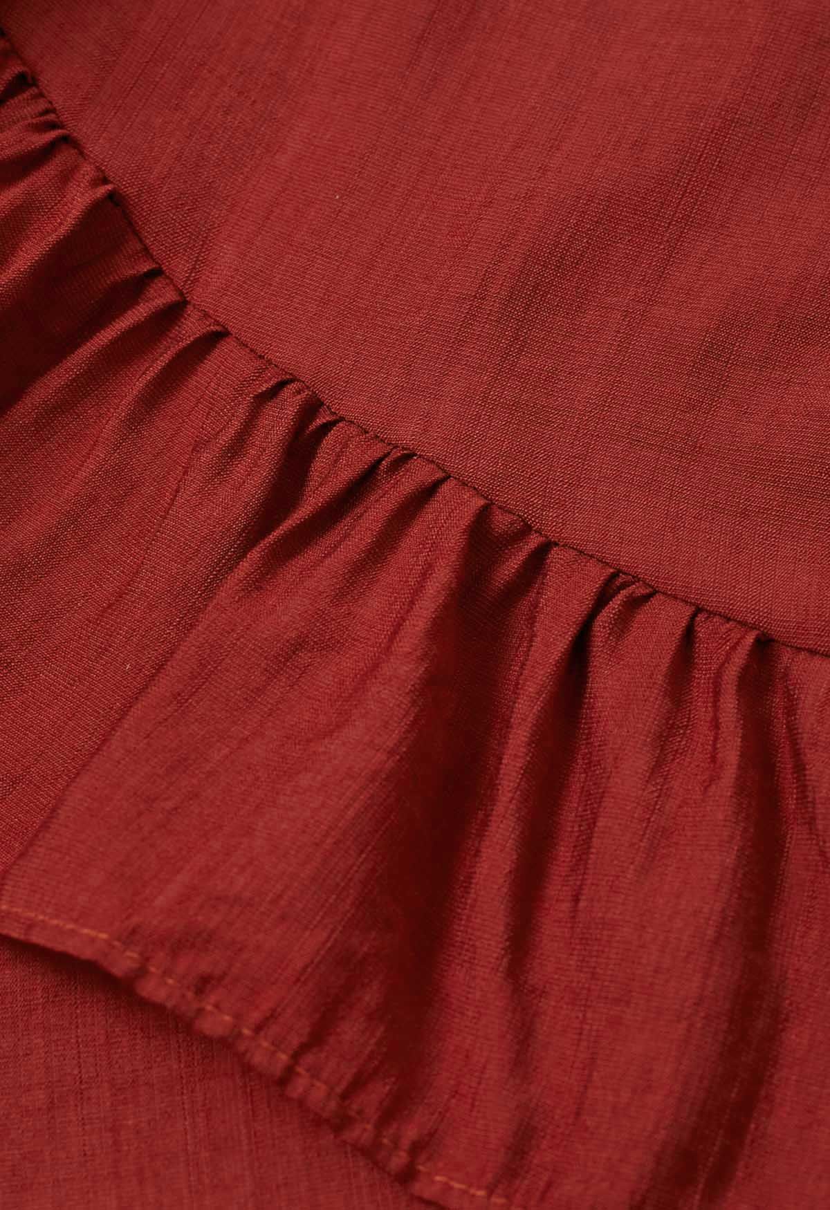 Vestido midi asimétrico con volantes y botones en rojo