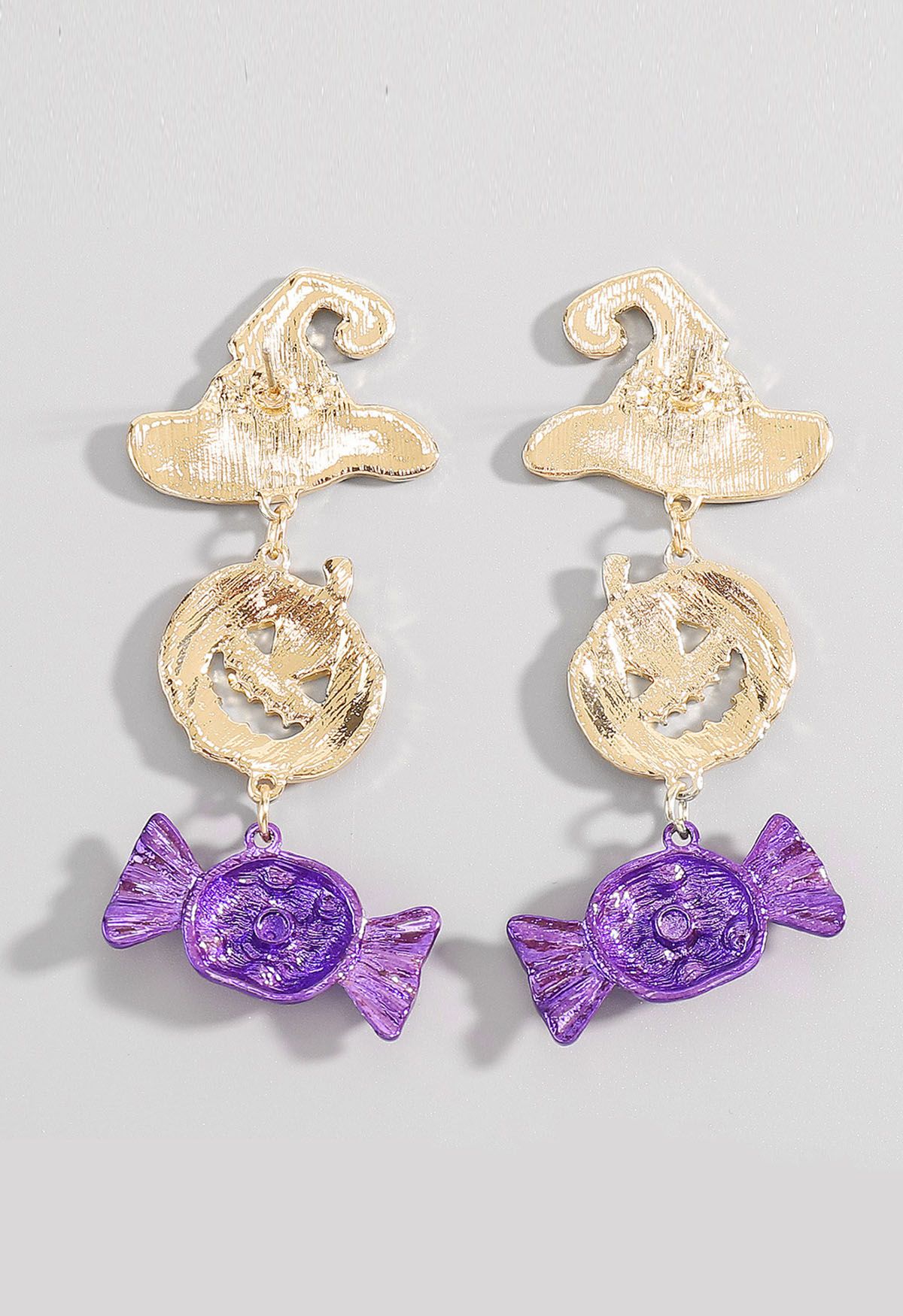 Pendientes de calabaza con forma de sombrero de bruja y caramelo en color morado