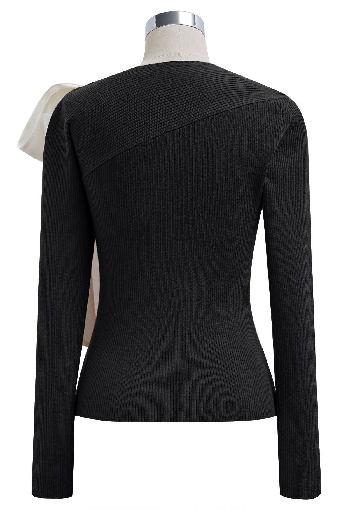 Blusa de punto transparente con un solo hombro y tirantes anudados en negro