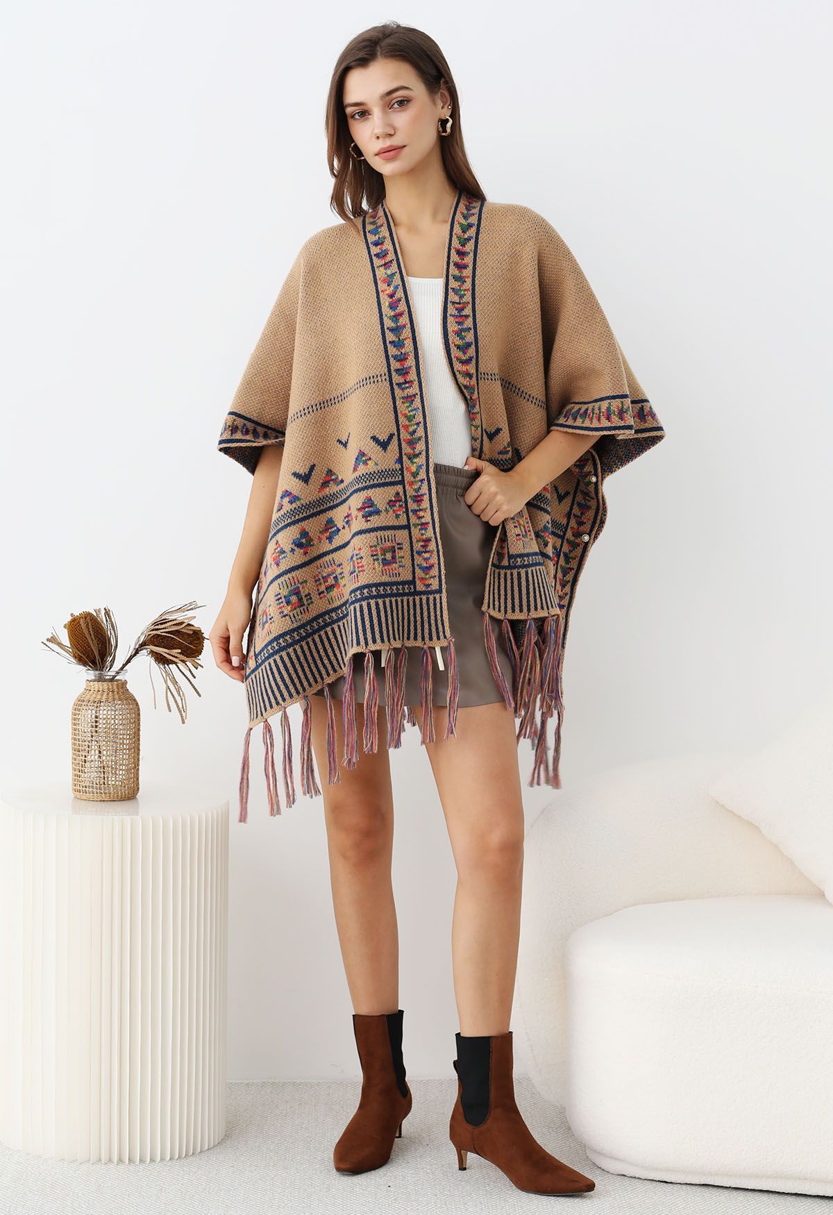 Poncho de punto con flecos Boho Wanderer en color camel