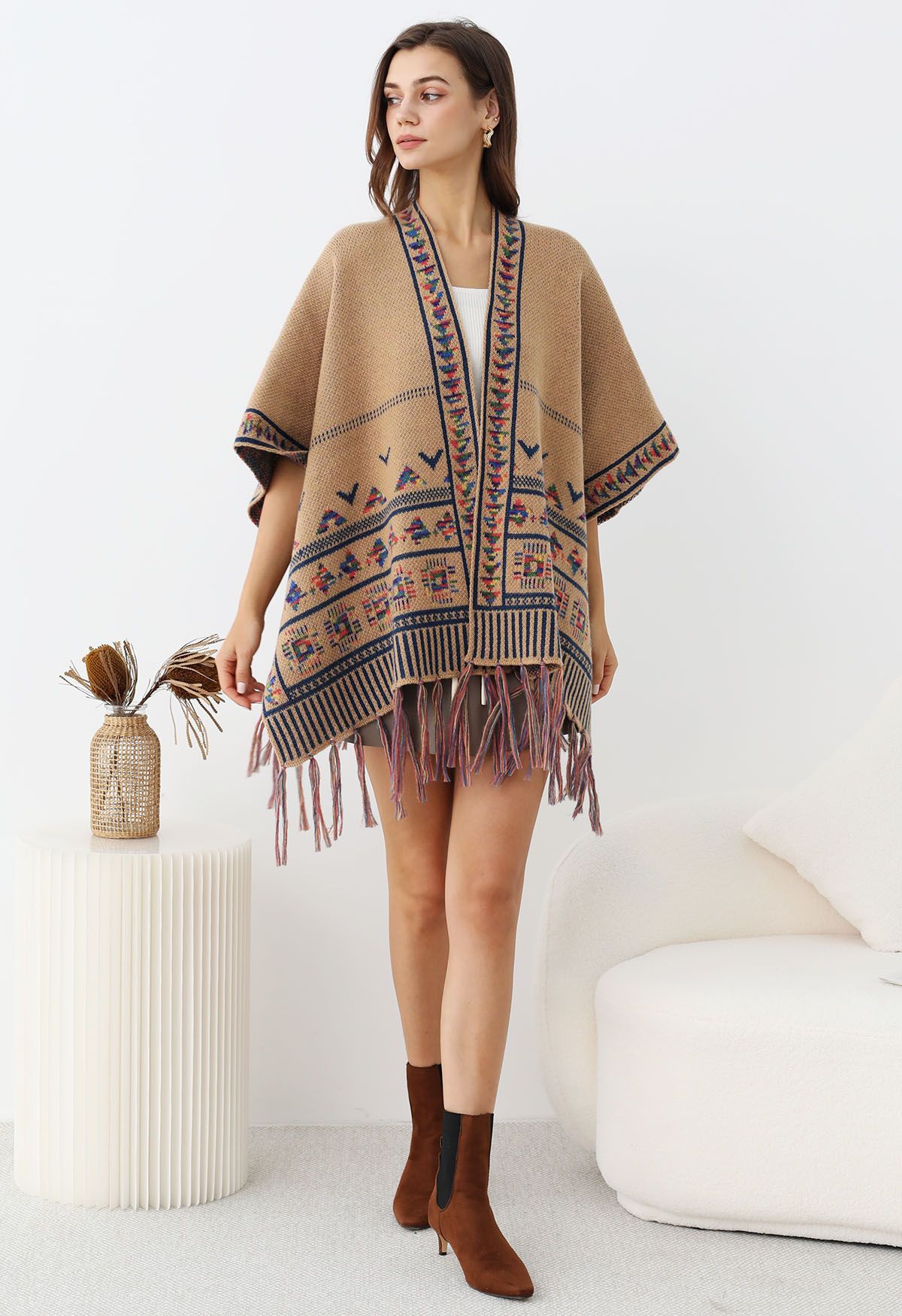 Poncho de punto con flecos Boho Wanderer en color camel