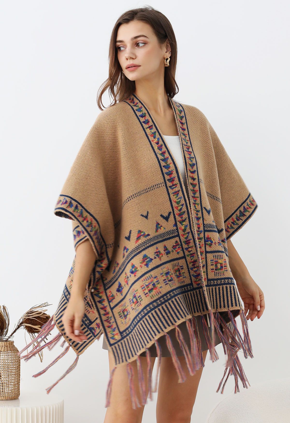 Poncho de punto con flecos Boho Wanderer en color camel