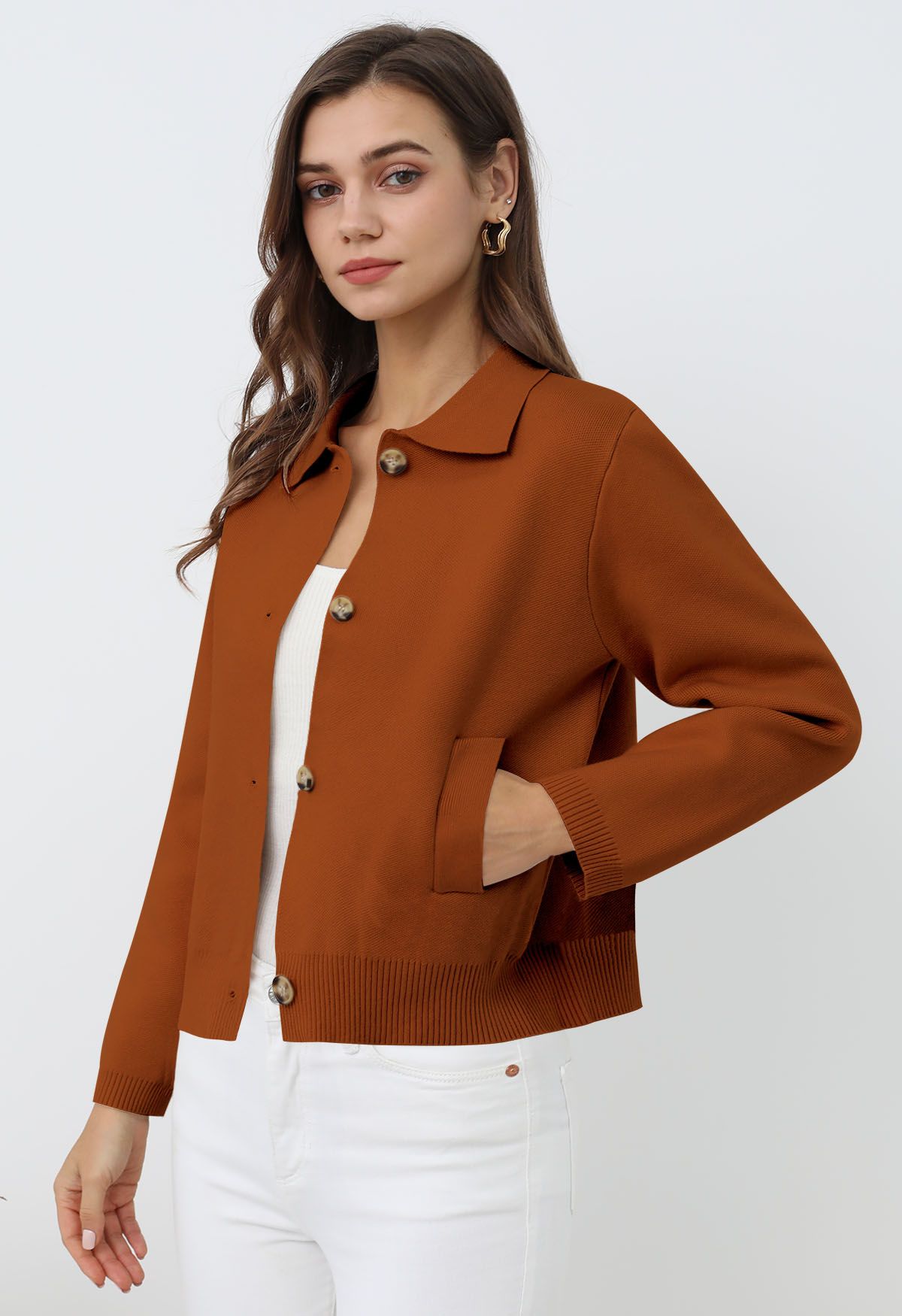 Chaqueta de punto con botones y cuello clásico en color caramelo