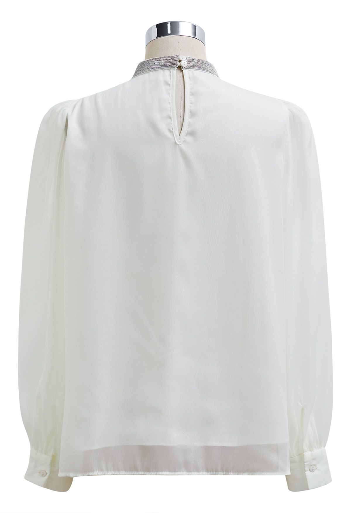 Blusa transparente con escote de cuentas brillantes en color blanco