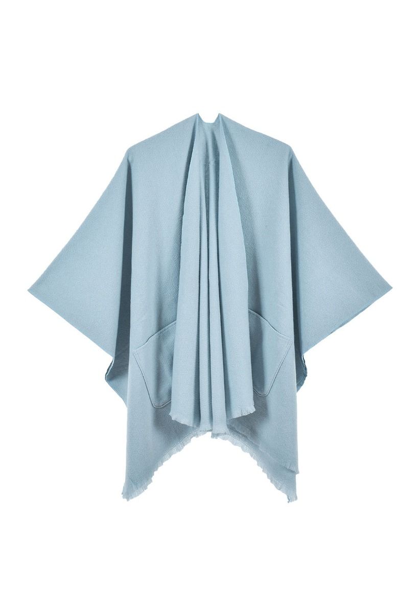 Poncho con dobladillo con flecos y bolsillos suaves Whisper en azul