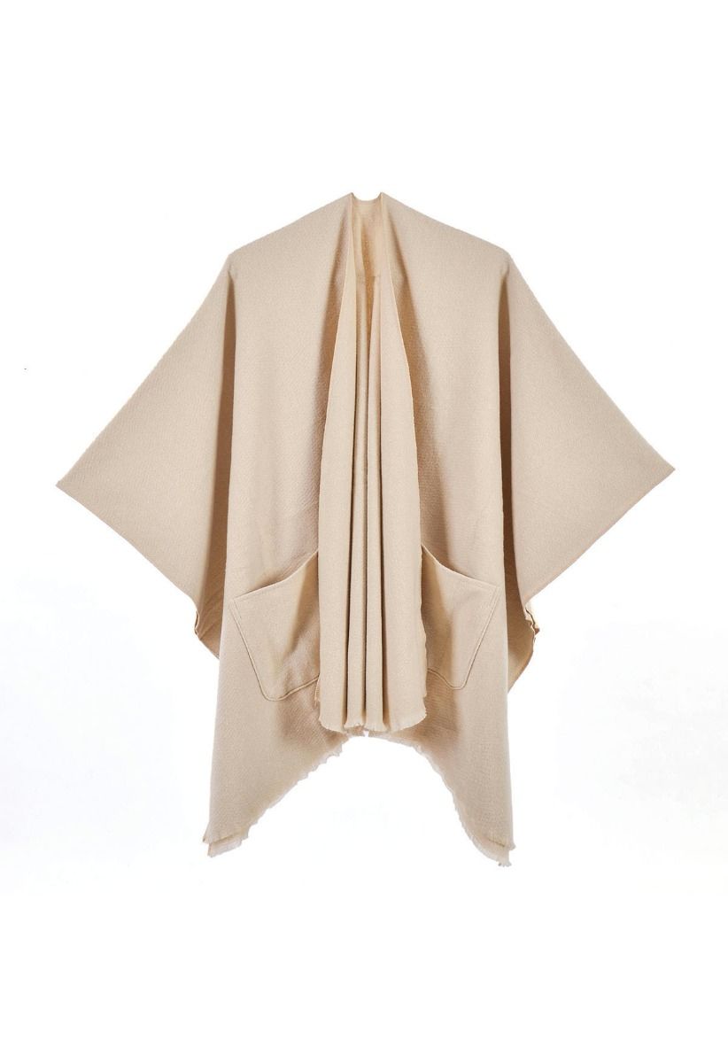 Poncho con dobladillo con flecos y bolsillos suaves Whisper en color tostado claro