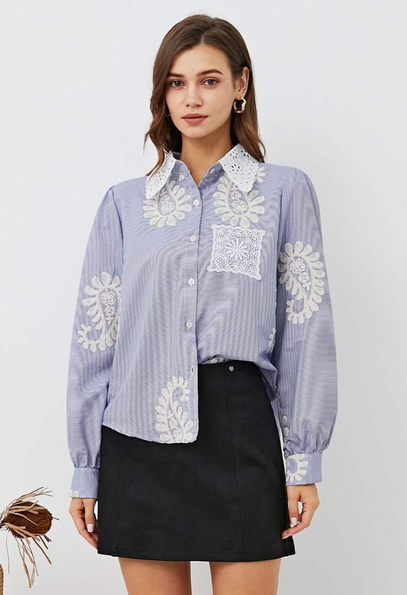 Camisa abotonada con bordado floral inspirado en cachemira en azul