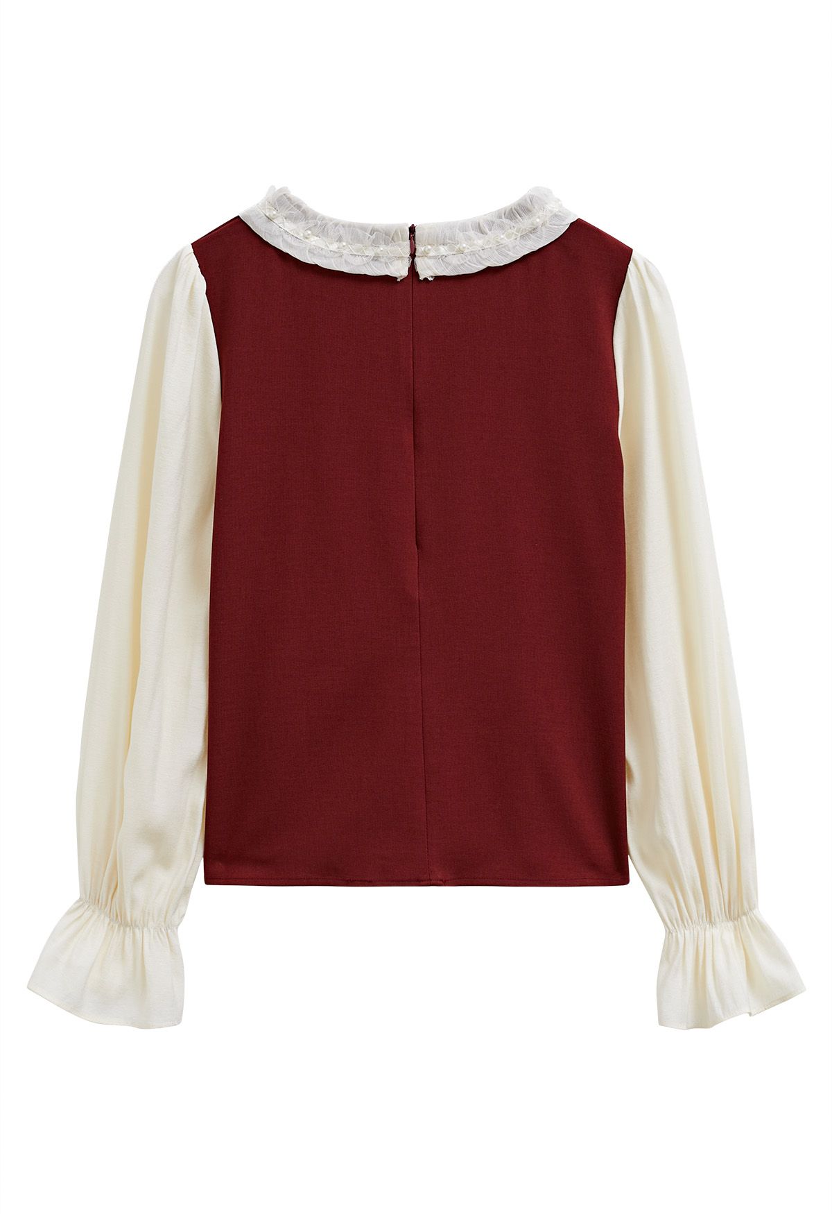 Blusa con cuello con volantes y puños acampanados con ribete de perlas en contraste en rojo