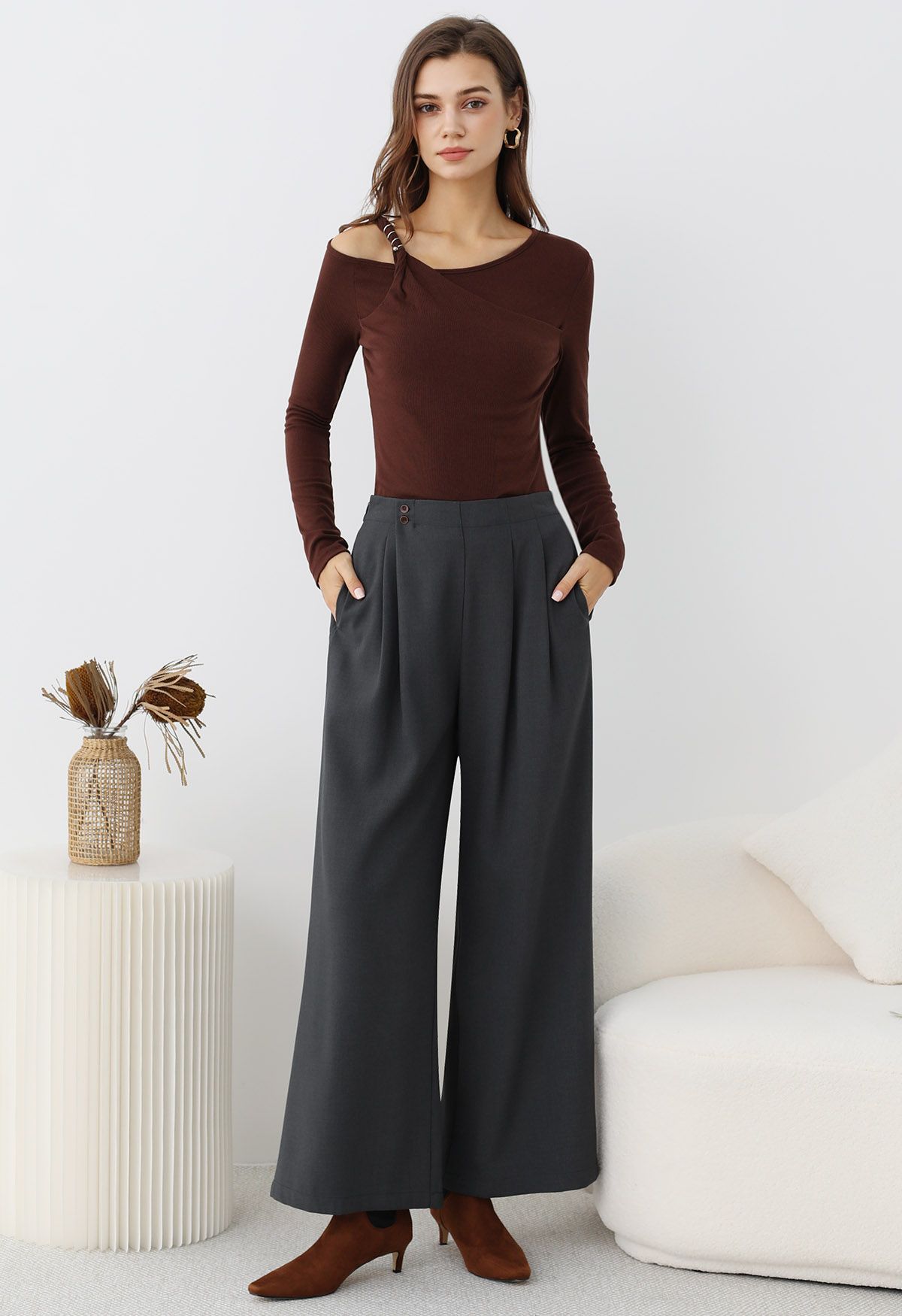 Pantalones palazzo con pliegues y botones, de estilo elegante y sencillo, en gris