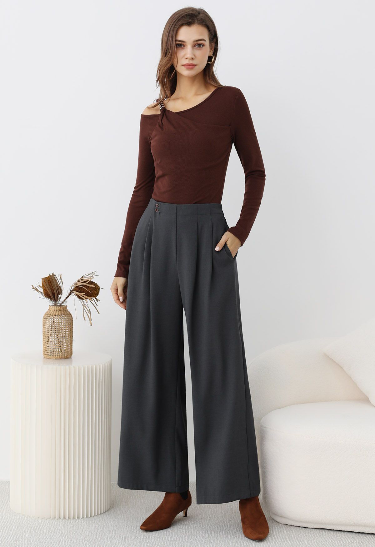 Pantalones palazzo con pliegues y botones, de estilo elegante y sencillo, en gris