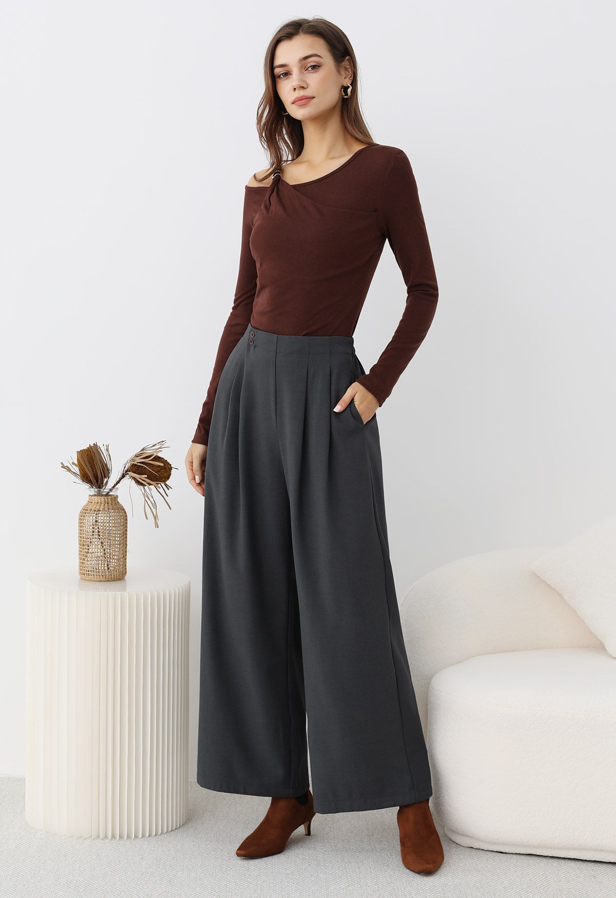 Pantalones palazzo con pliegues y botones, de estilo elegante y sencillo, en gris