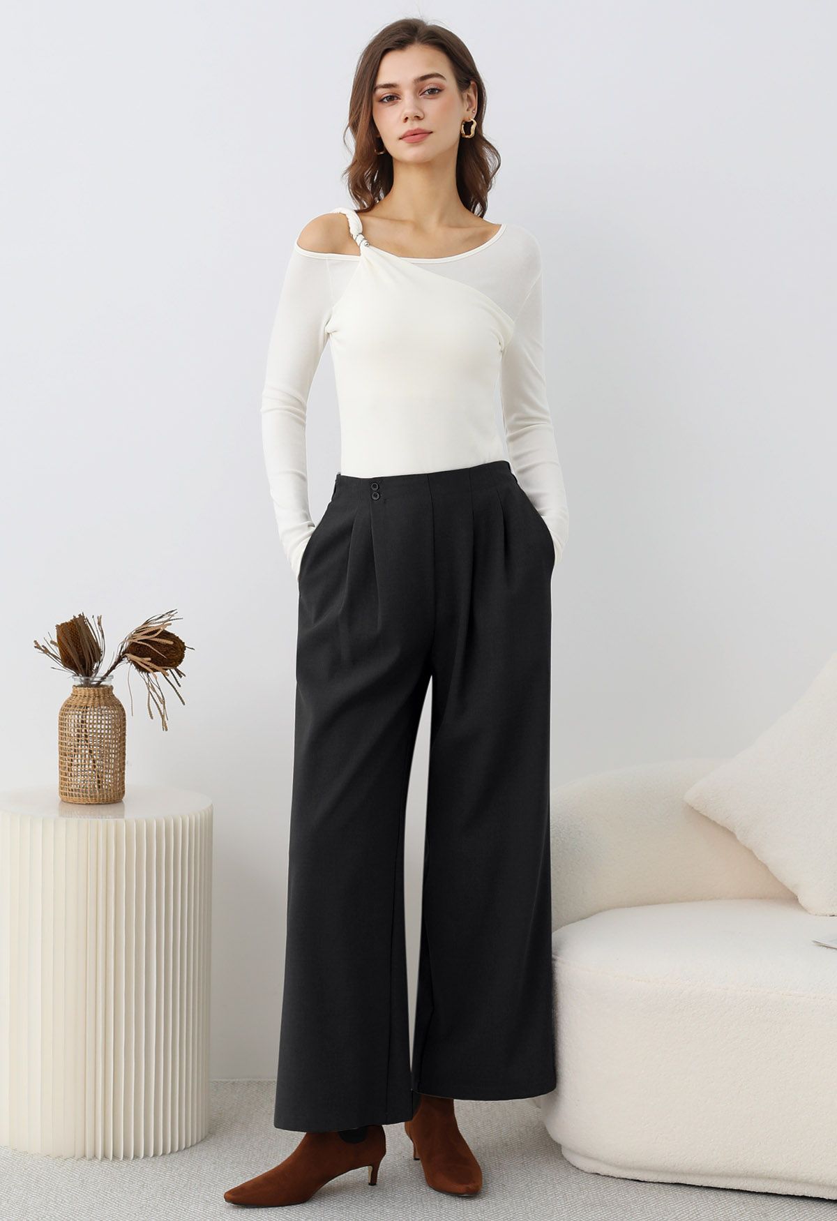 Pantalones palazzo con pliegues y botones, de estilo elegante y sencillo, en color negro