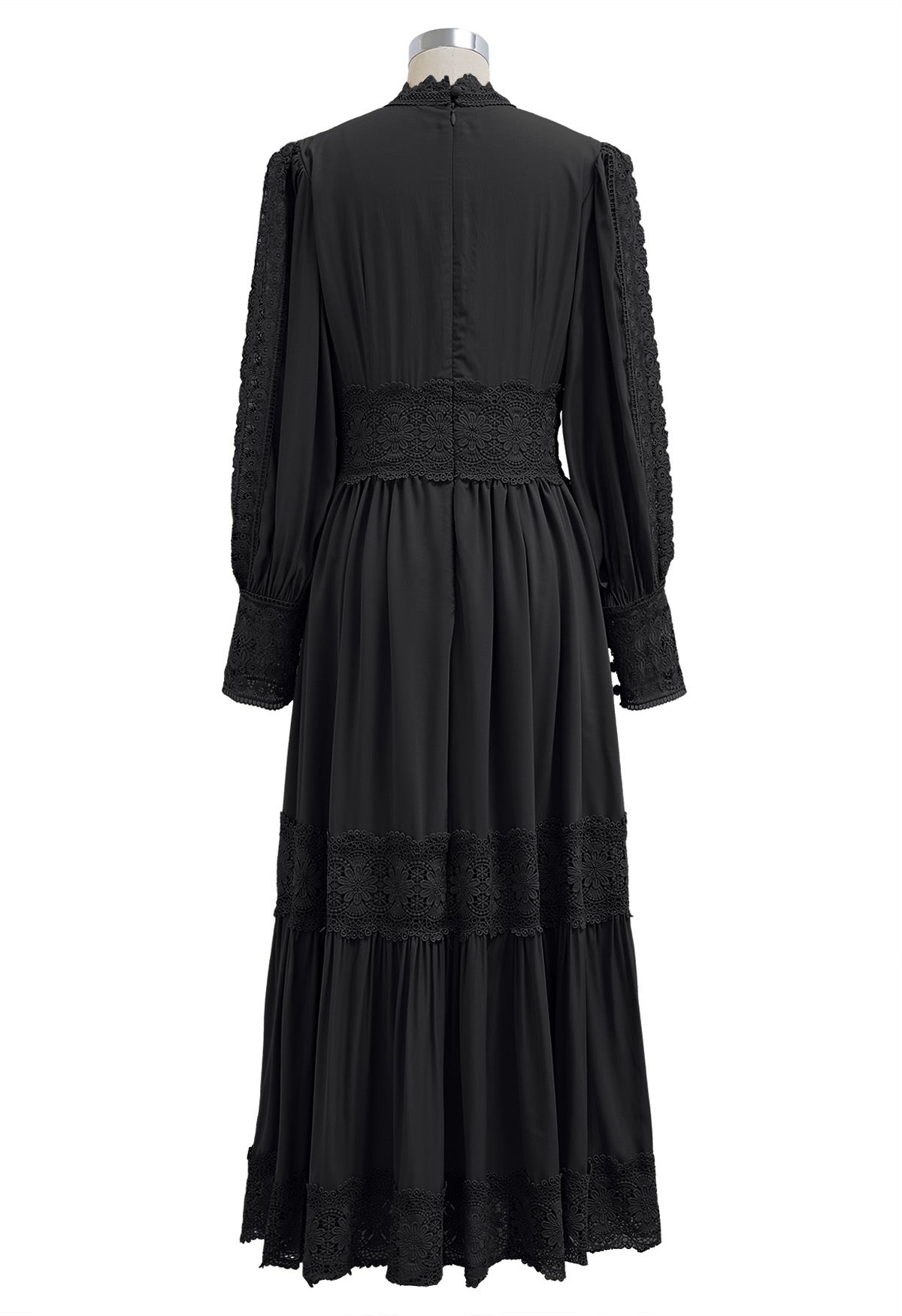 Vestido largo de encaje calado con elegancia victoriana en negro