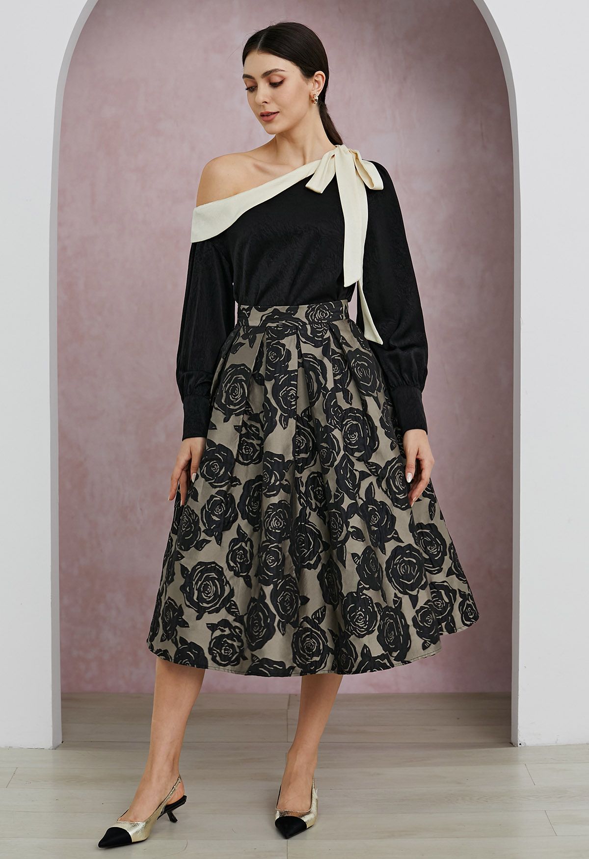 Embossed Rose Jacquard A-Line Pleated Midi Skirt in Black