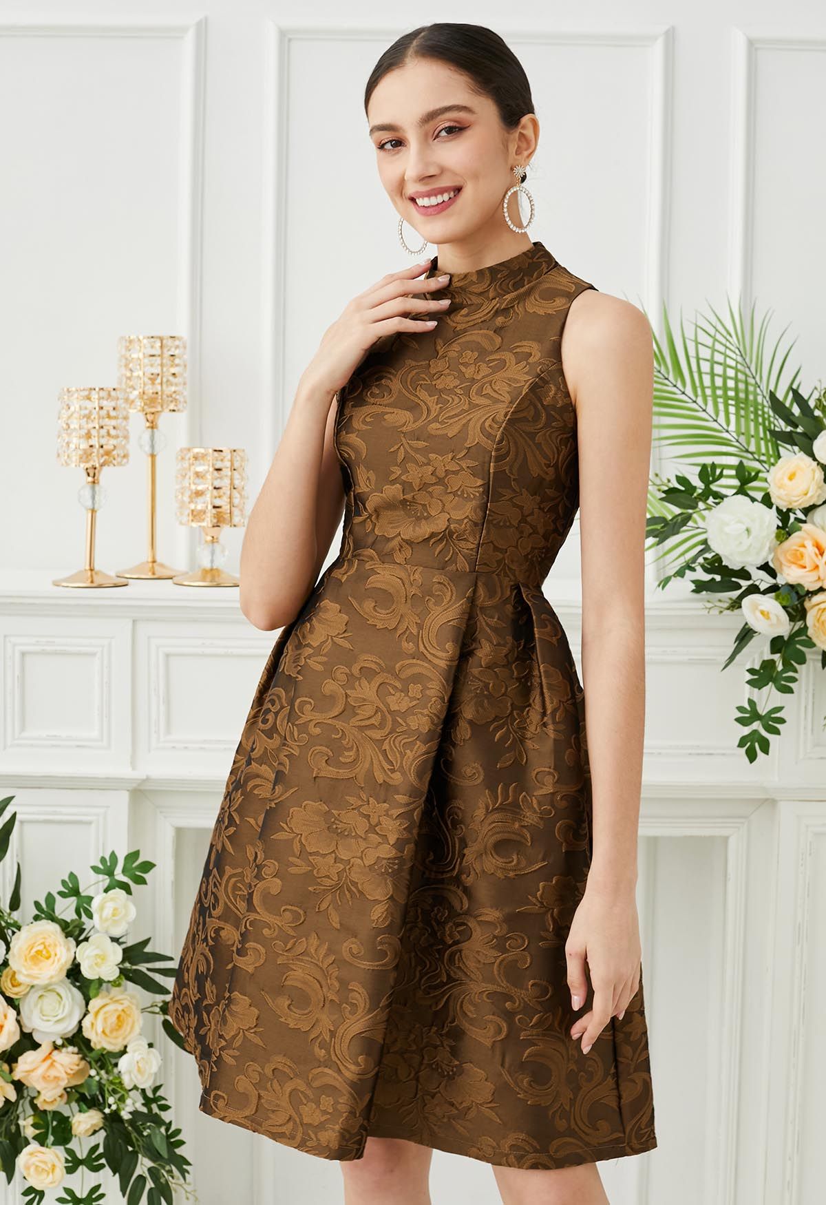 Magnífico vestido sin mangas de jacquard floral en color bronce