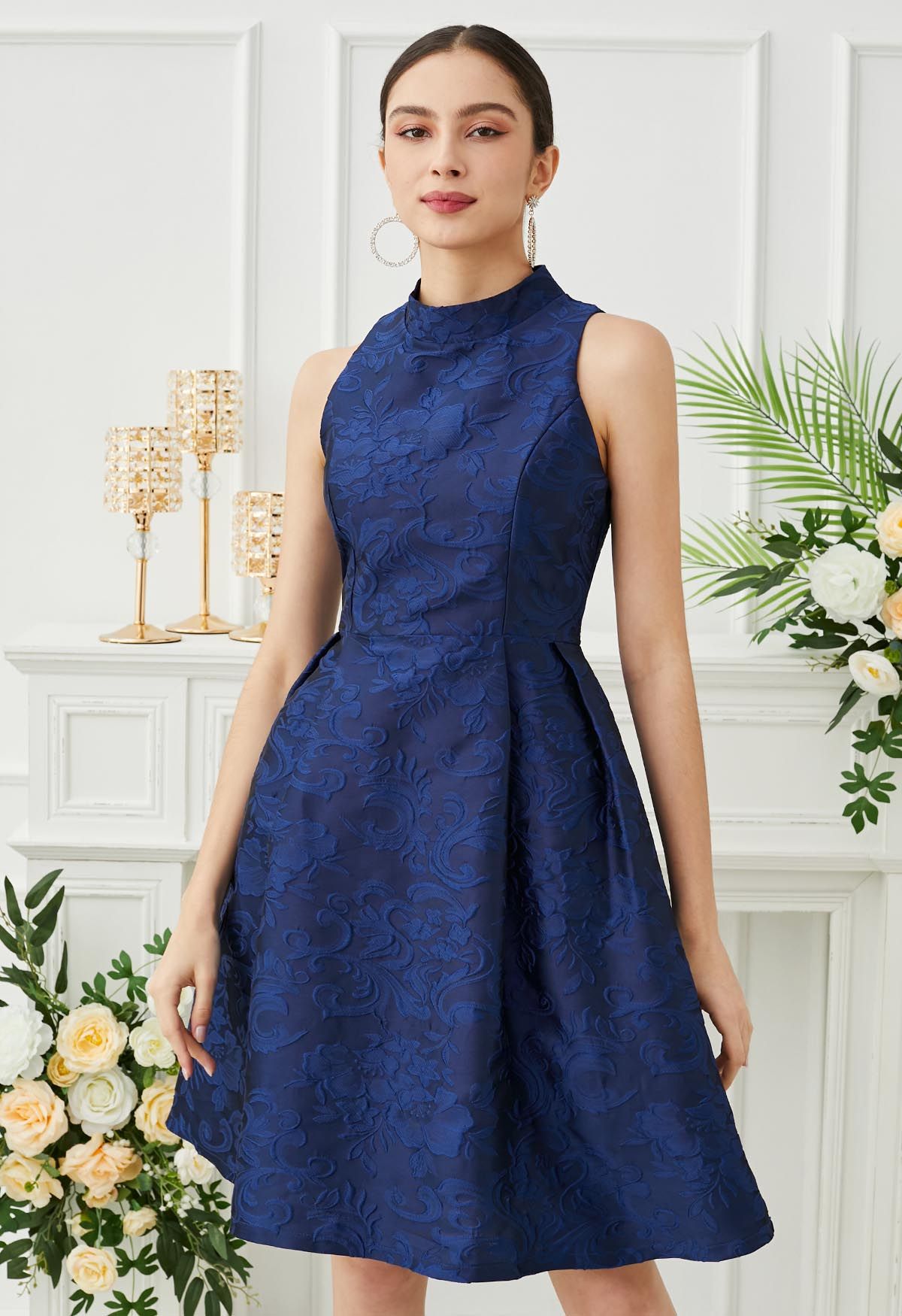 Magnífico vestido sin mangas de jacquard floral en azul real