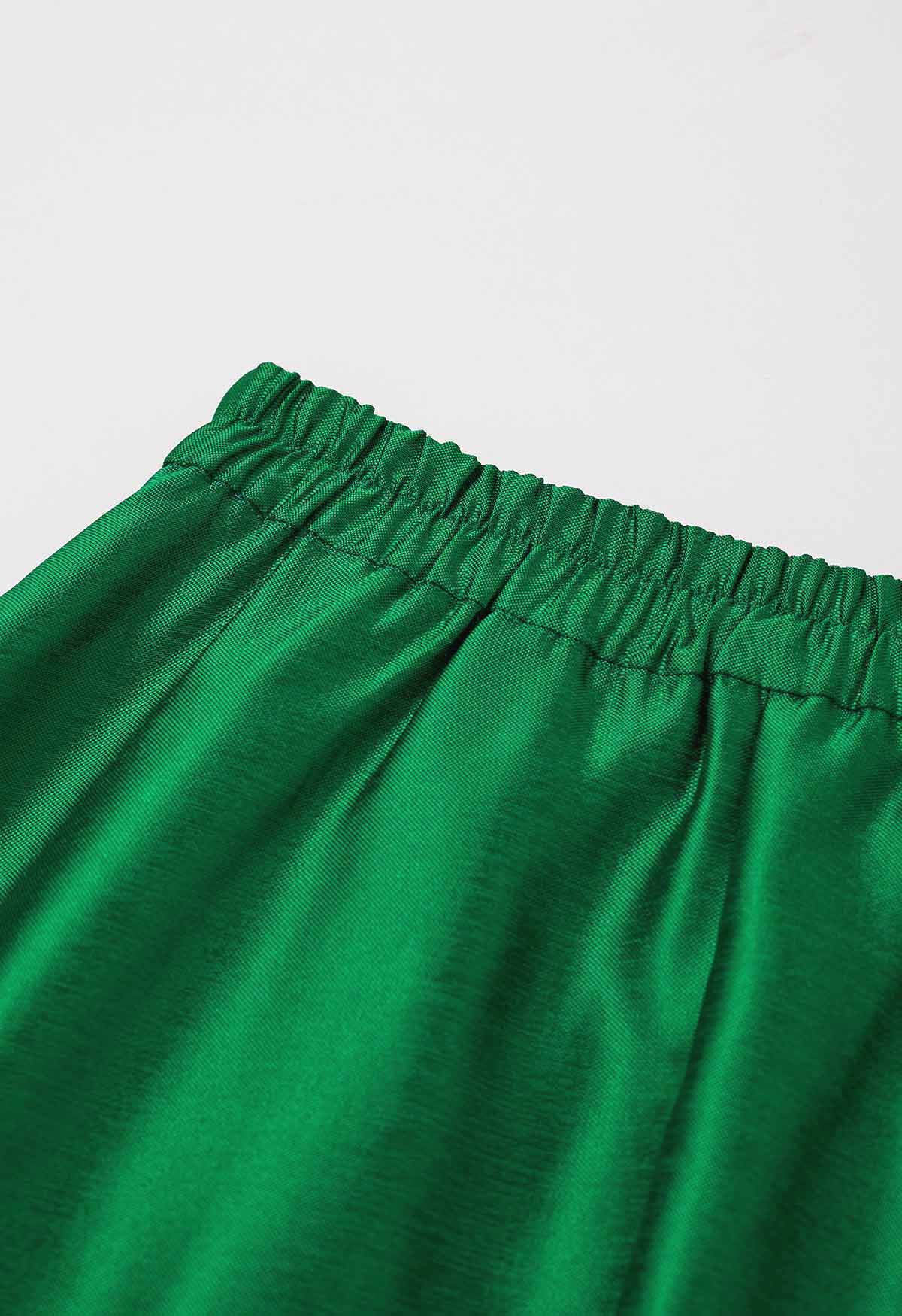 Falda midi plisada con bolsillos laterales en forma de A en color verde