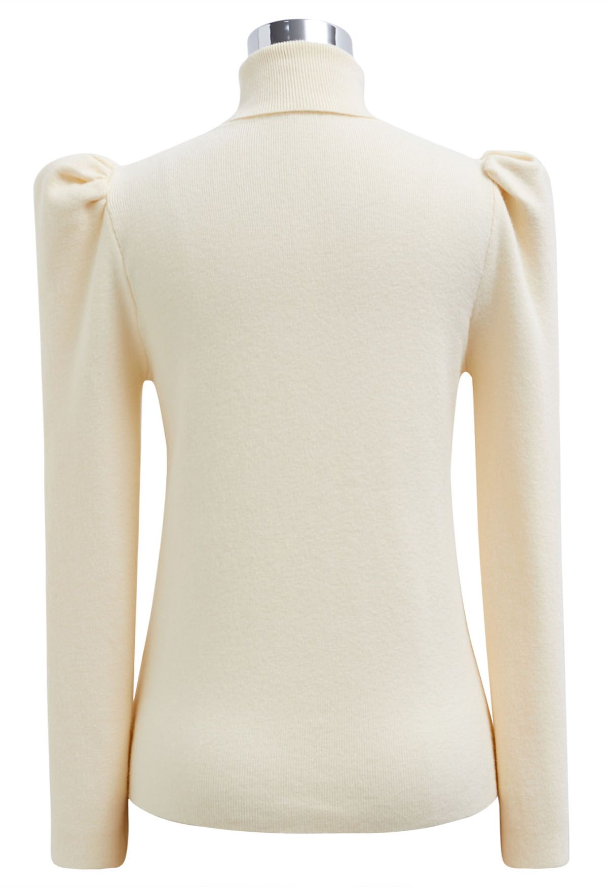 Top de punto con cuello alto y mangas cortas en color crema