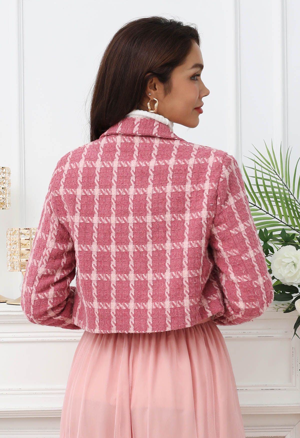 Blazer corto de tweed a cuadros con hombros acolchados en rosa