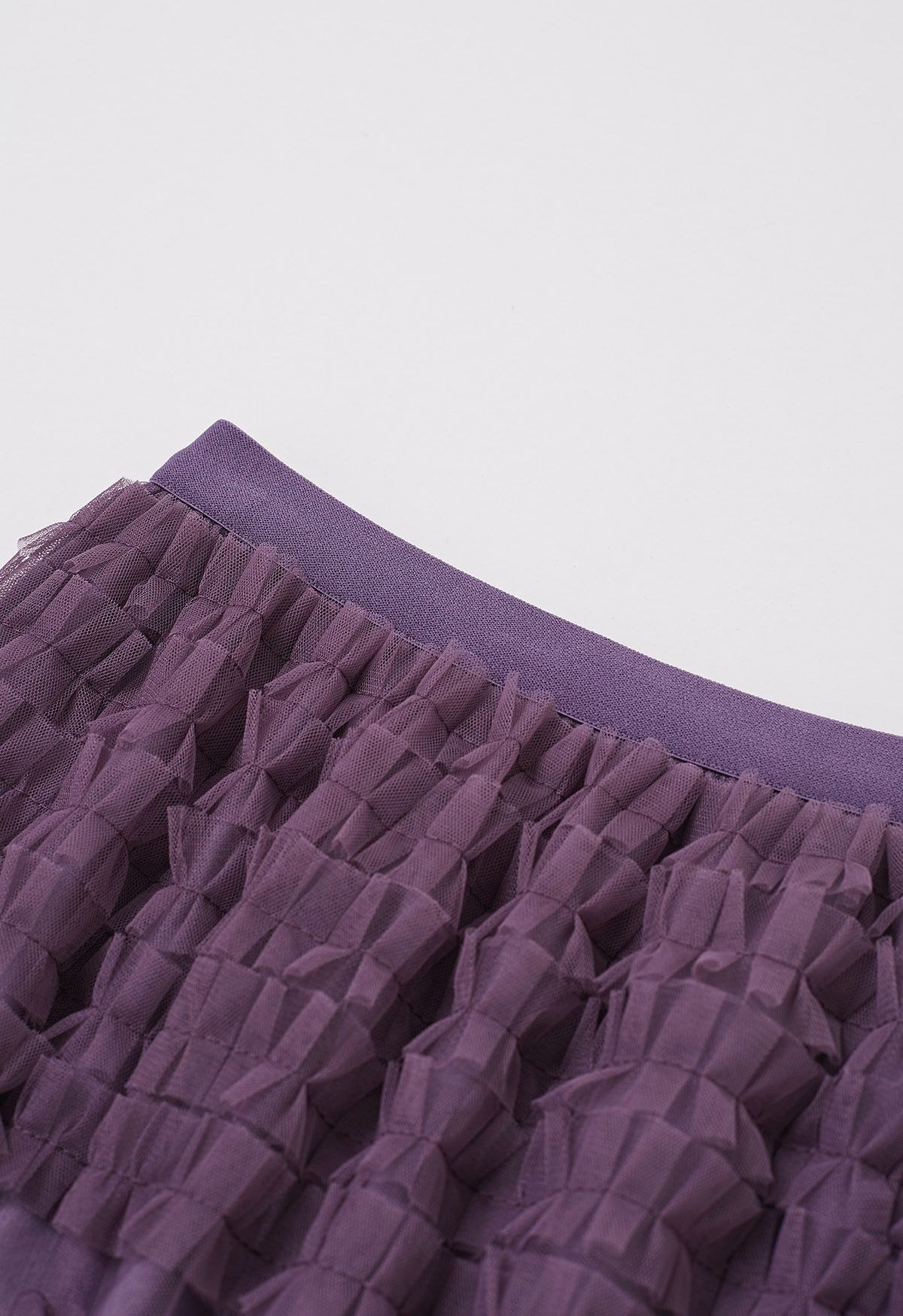 Falda midi de tul con malla y paneles con volantes en color violeta