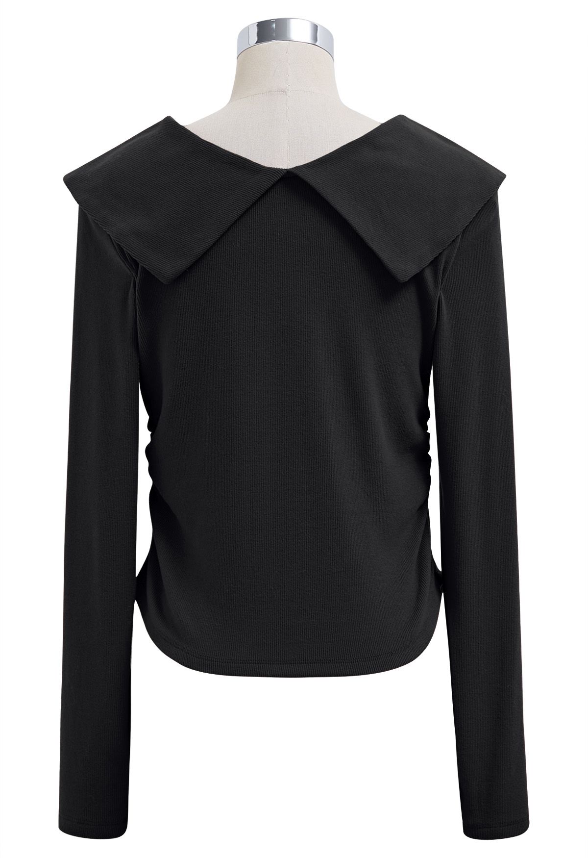 Blusa de manga larga con cuello de solapa y laterales fruncidos en color negro