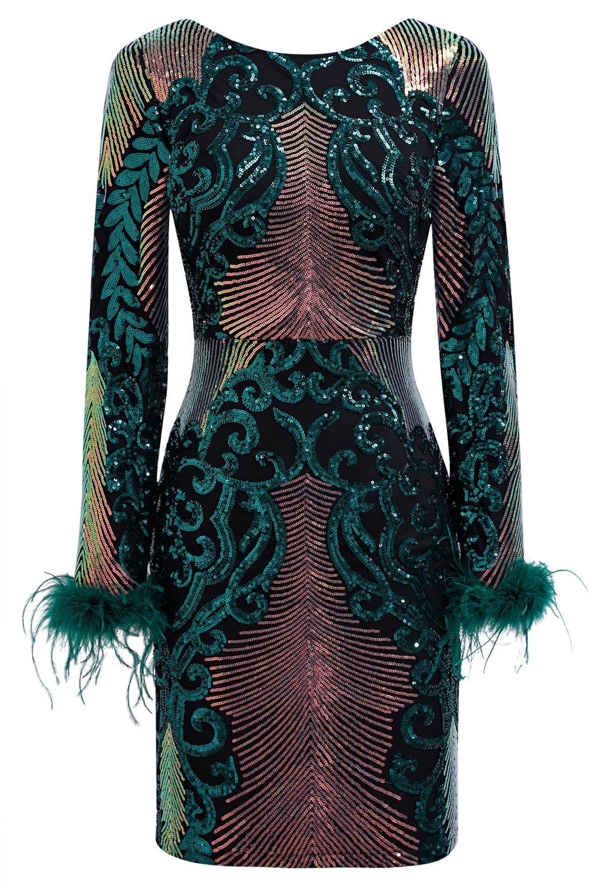 Vestido ajustado con ribete de plumas y lentejuelas deslumbrantes en color verde oscuro