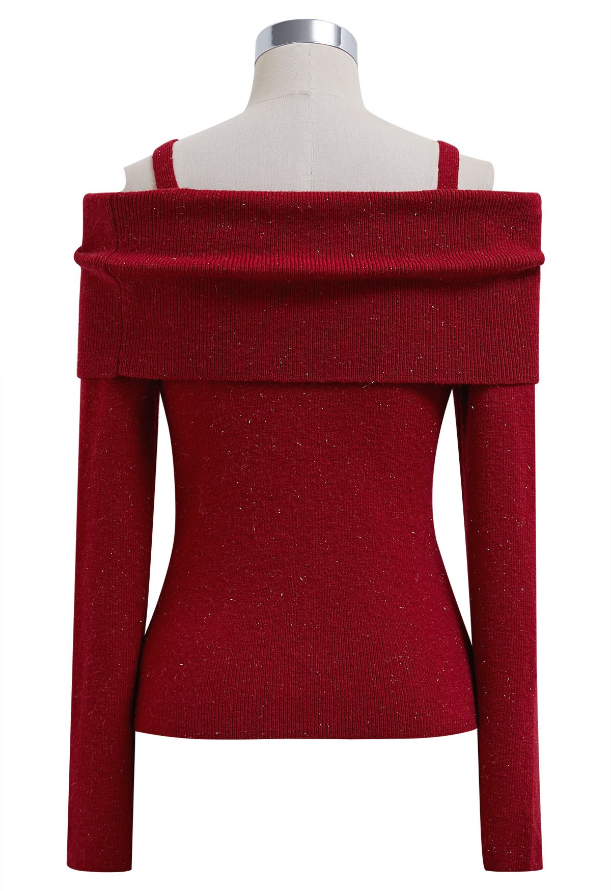 Blusa de punto con botones en forma de corazón, hombros descubiertos y lazo en color rojo