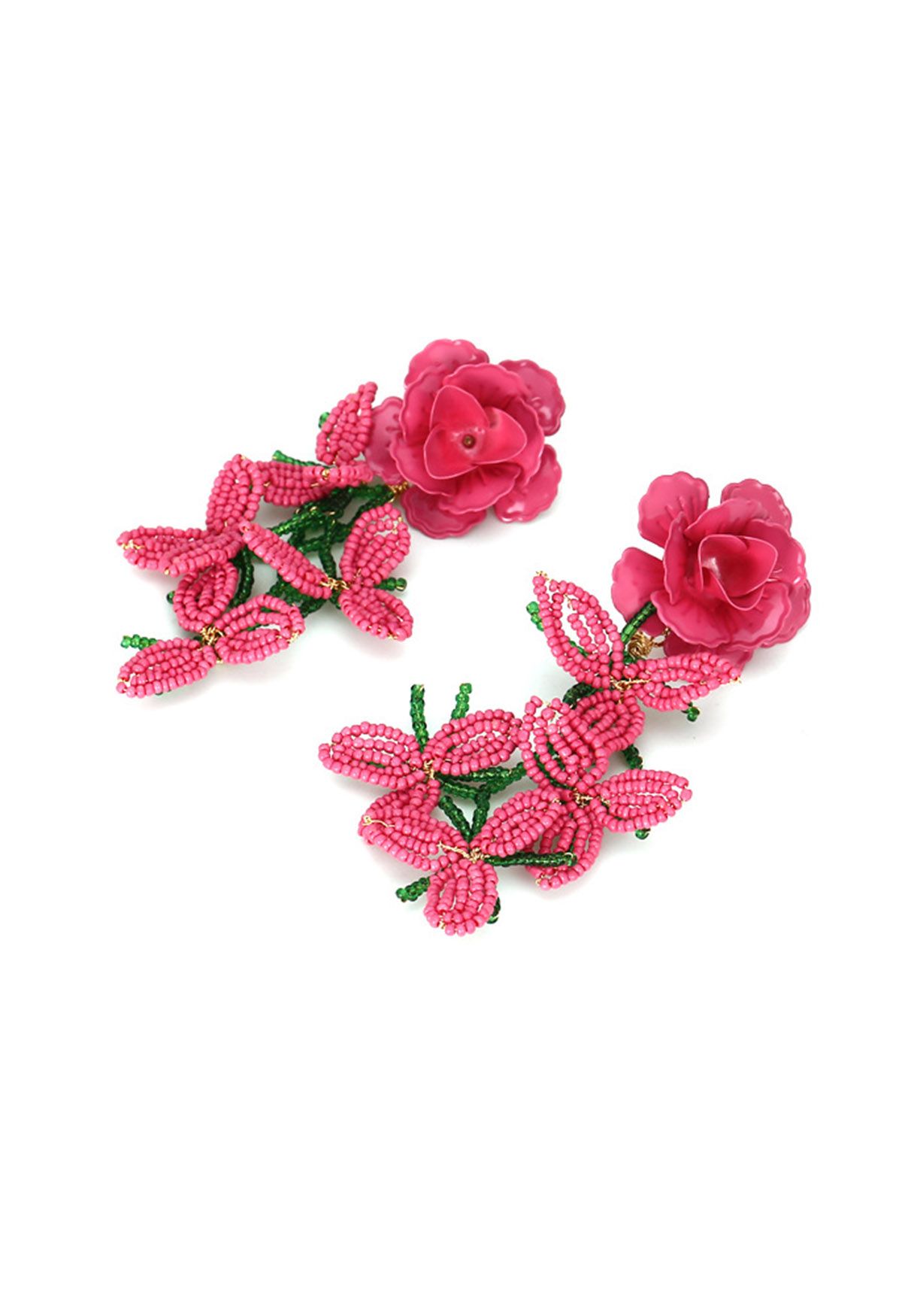 Aretes de flores con cuentas rosadas