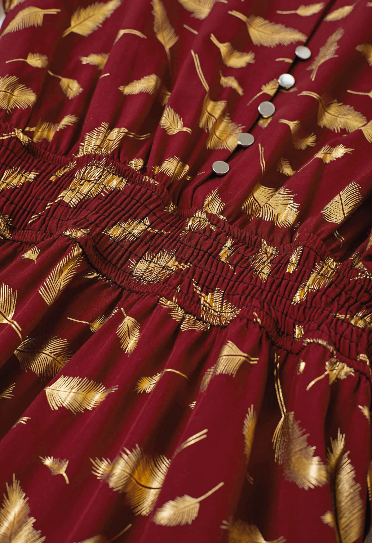 Vestido corto con lazo y estampado de hojas doradas en rojo