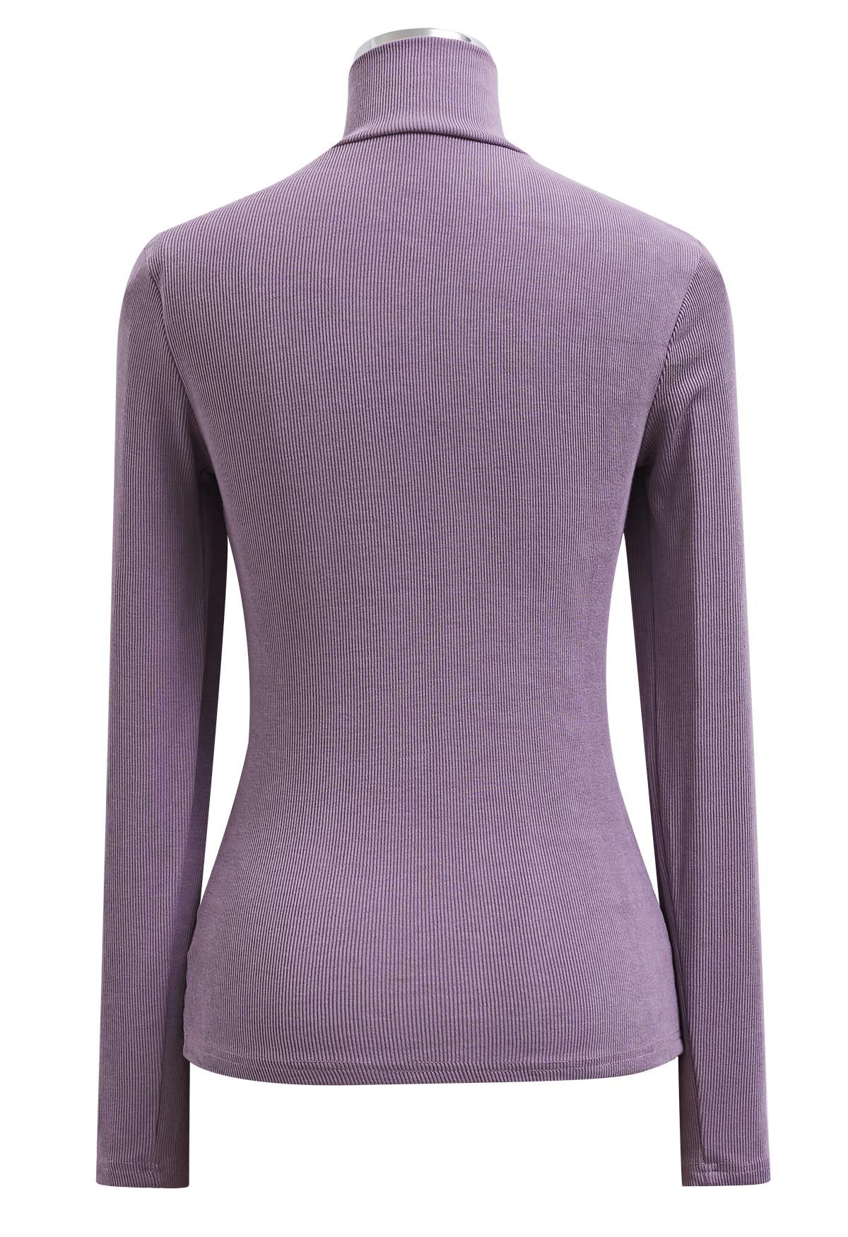 Blusa de manga larga con cuello alto y efecto cruzado en color lavanda