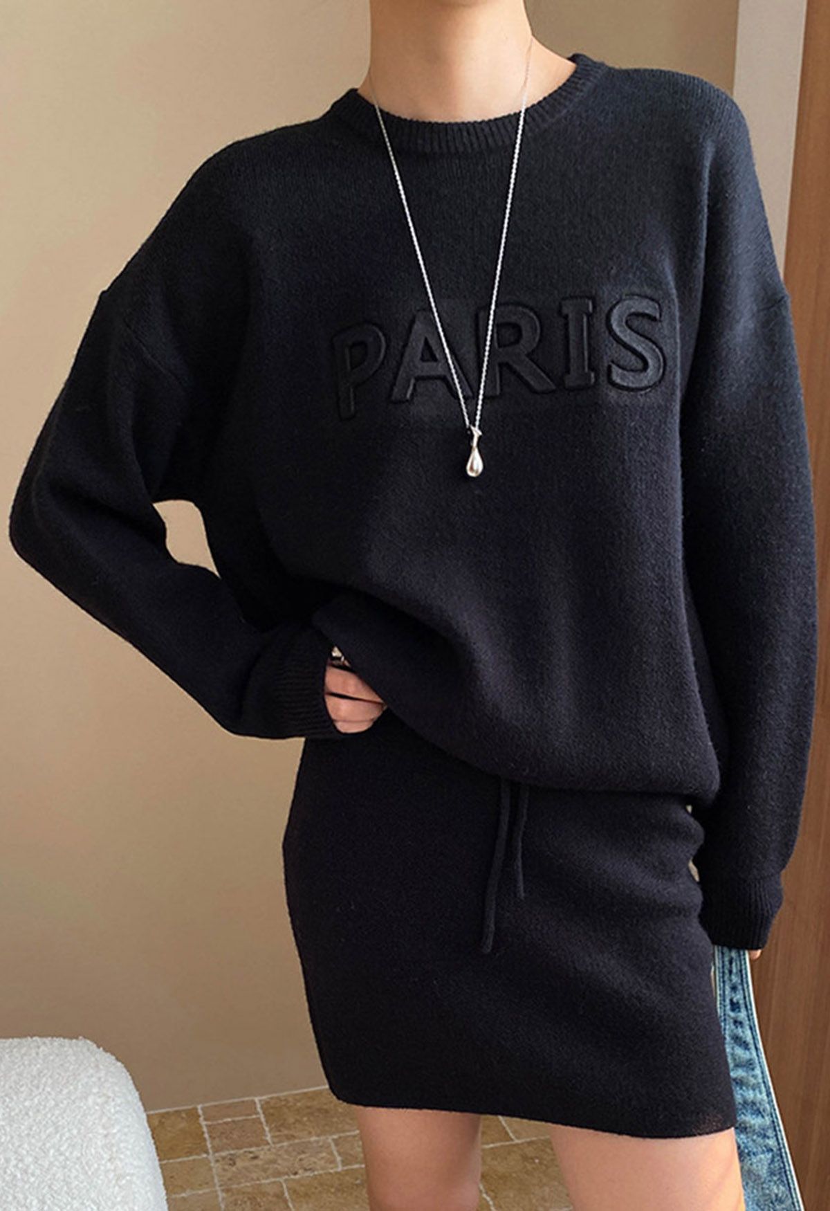 Conjunto de falda y suéter de punto con letras de París en color negro