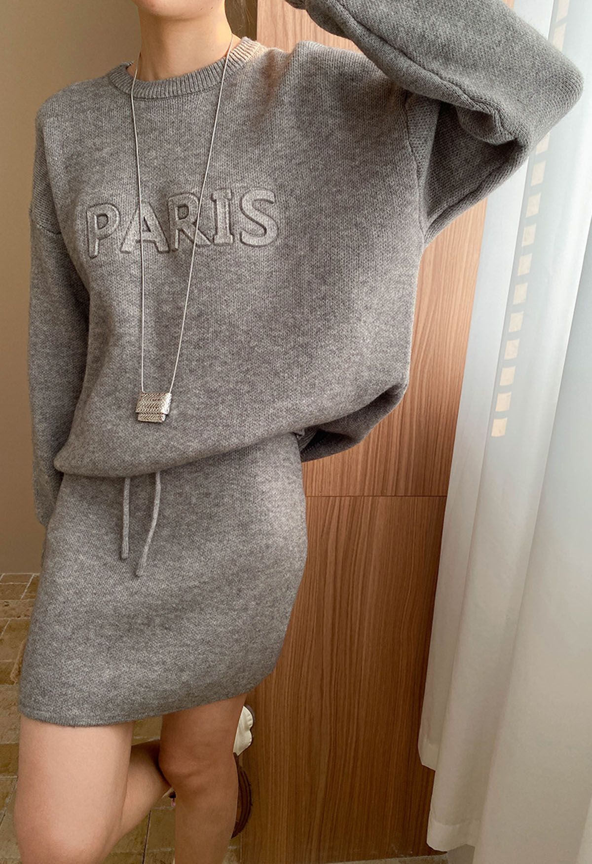 Conjunto de jersey y falda de punto con letras de París en gris