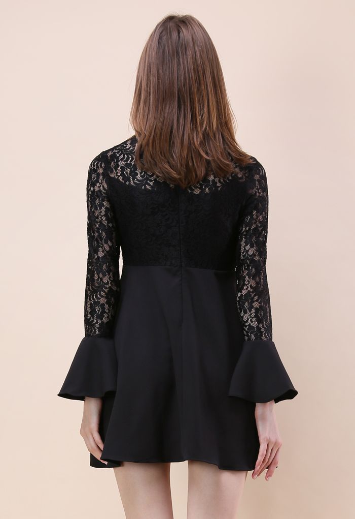 Vestido de encaje romántico en negro