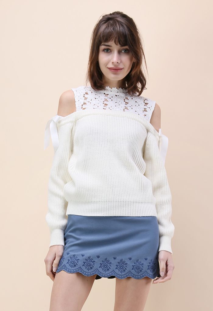 Encantador Suéter Color Marfil con Hombros Descubiertos
