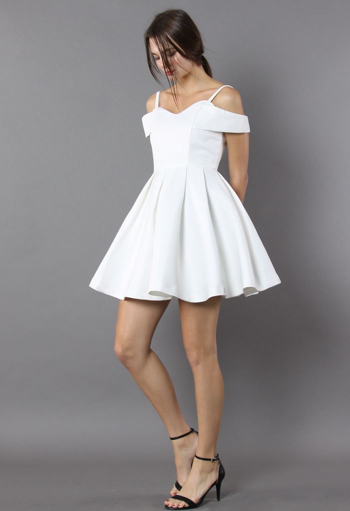 Gracioso Vestido Blanco con Escote de Corazón
