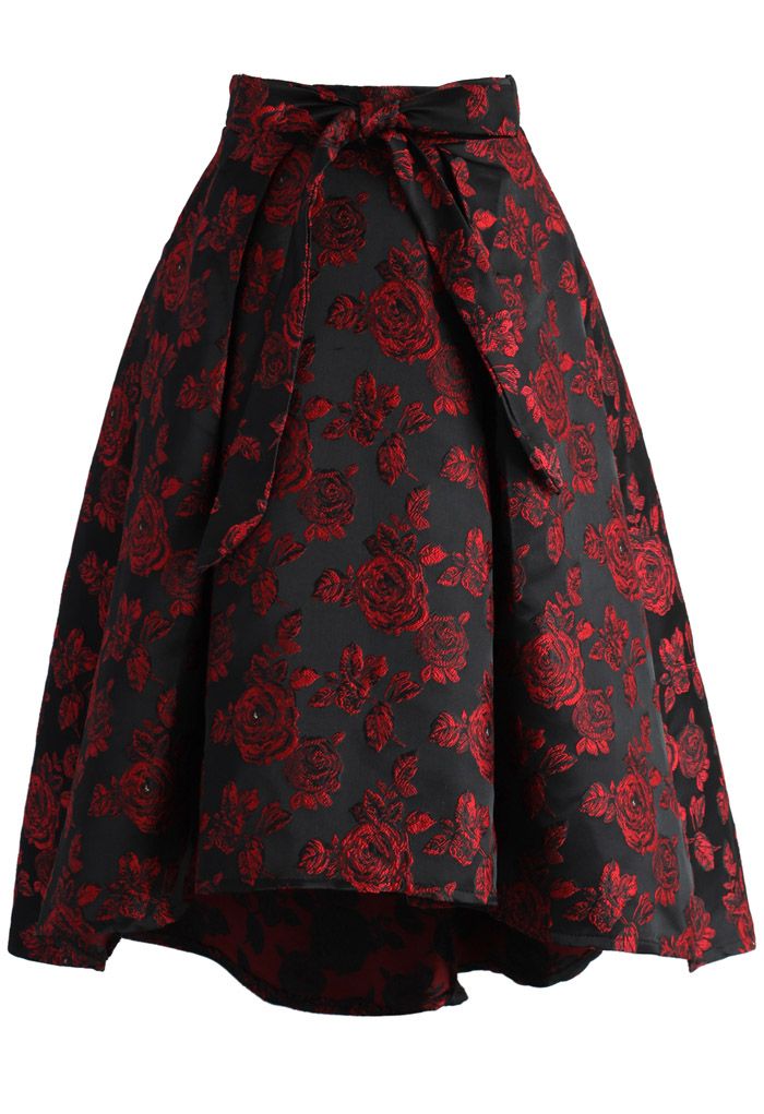 Elegante Falda Roja Estilo Cascada con Rosas en Relieve