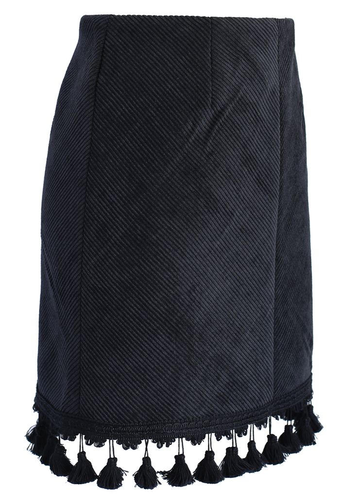 Falda de Terciopelo Negro con Flecos en el Dobladillo