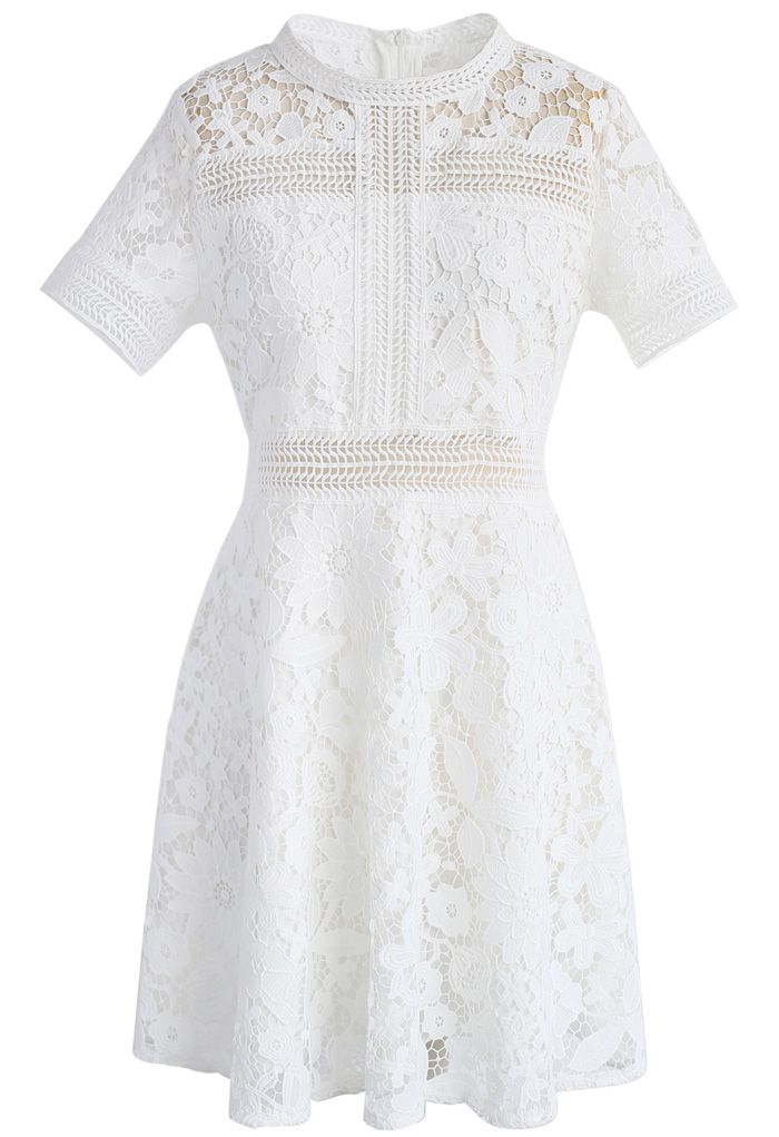 Vestido de crochet con motivo floral en blanco