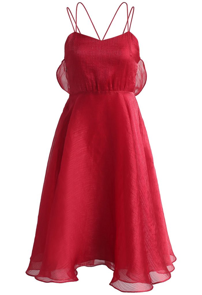 Lujoso vestido cruzado con espalda cruzada y brillo en rojo