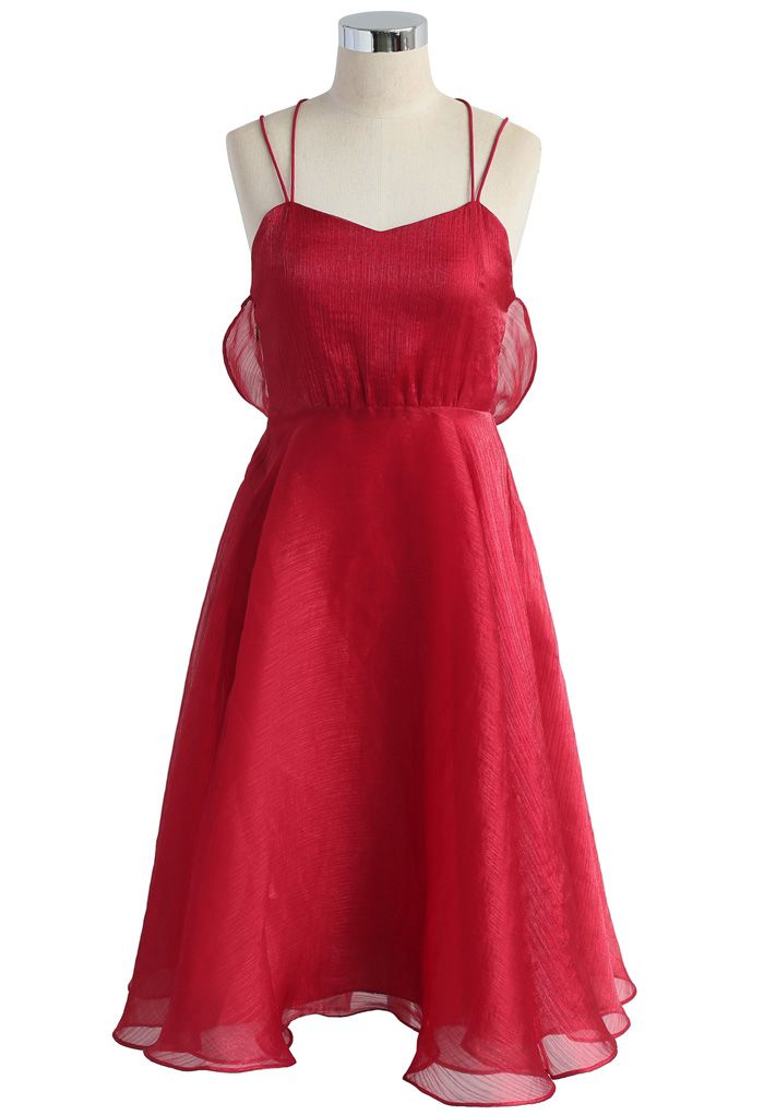 Lujoso vestido cruzado con espalda cruzada y brillo en rojo