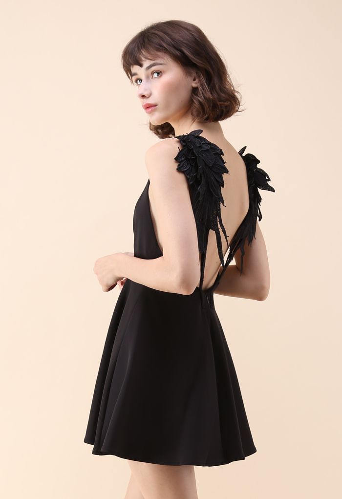 Vestido camisero con alas de ángel en negro