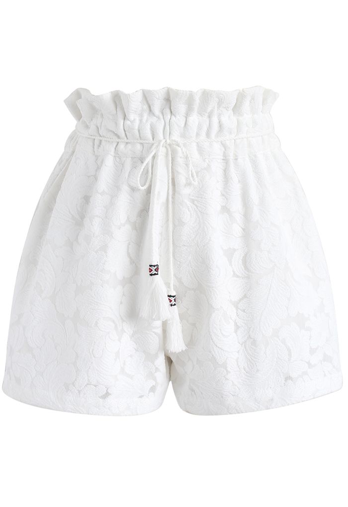 Shorts en Jacquard Blanco con Diseño de Hojas