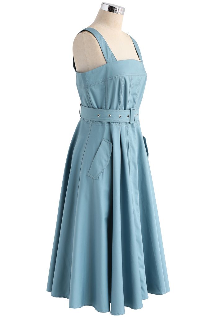 Busca un vestido camisero refinado en verde azulado