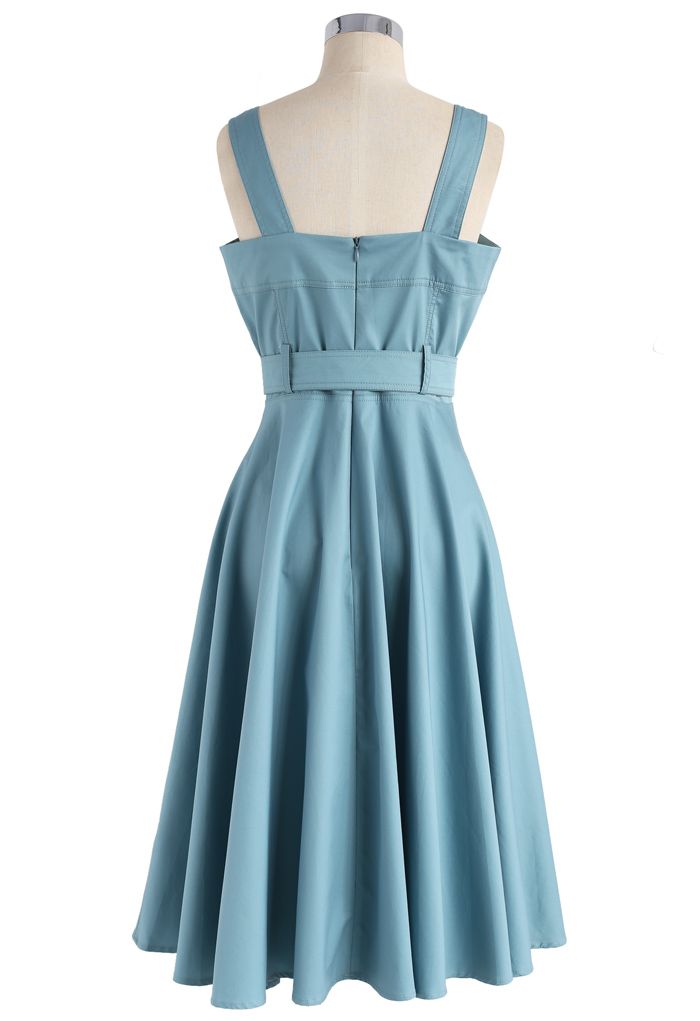 Busca un vestido camisero refinado en verde azulado