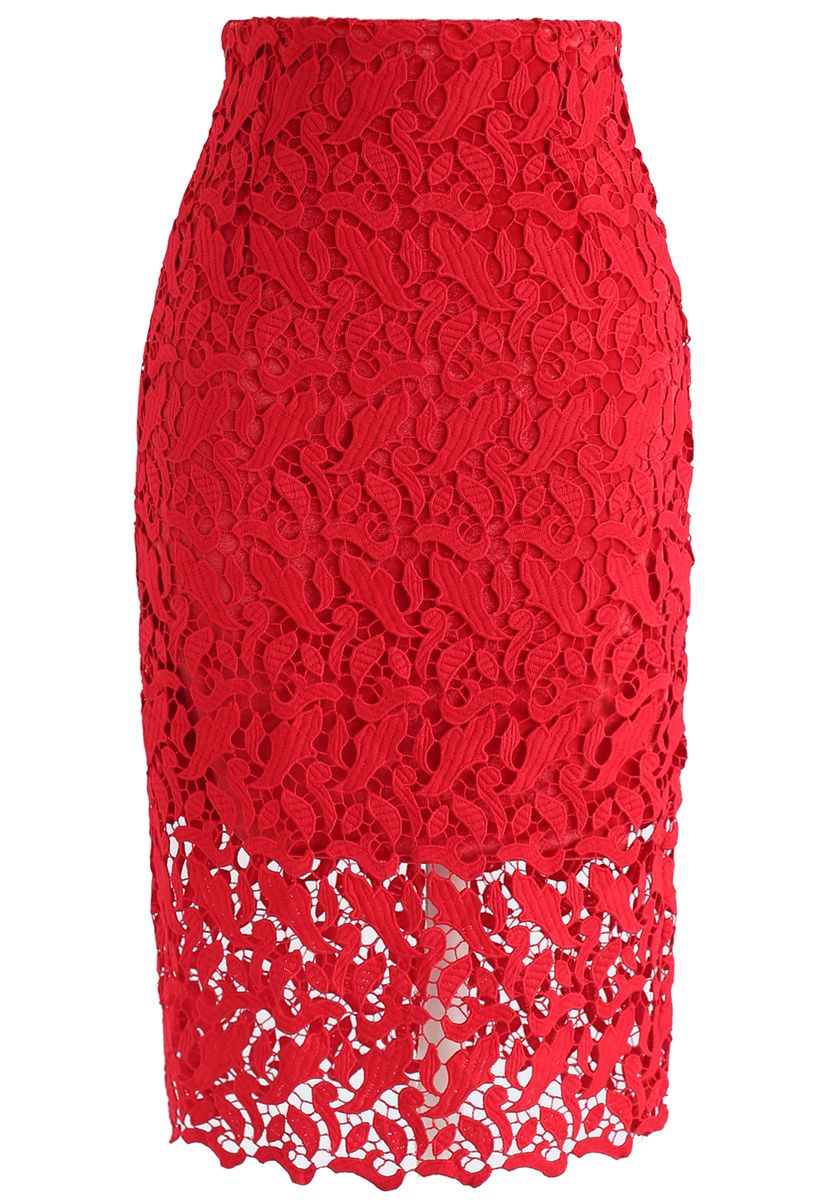 Falda lápiz crochet de forma elegante en rojo