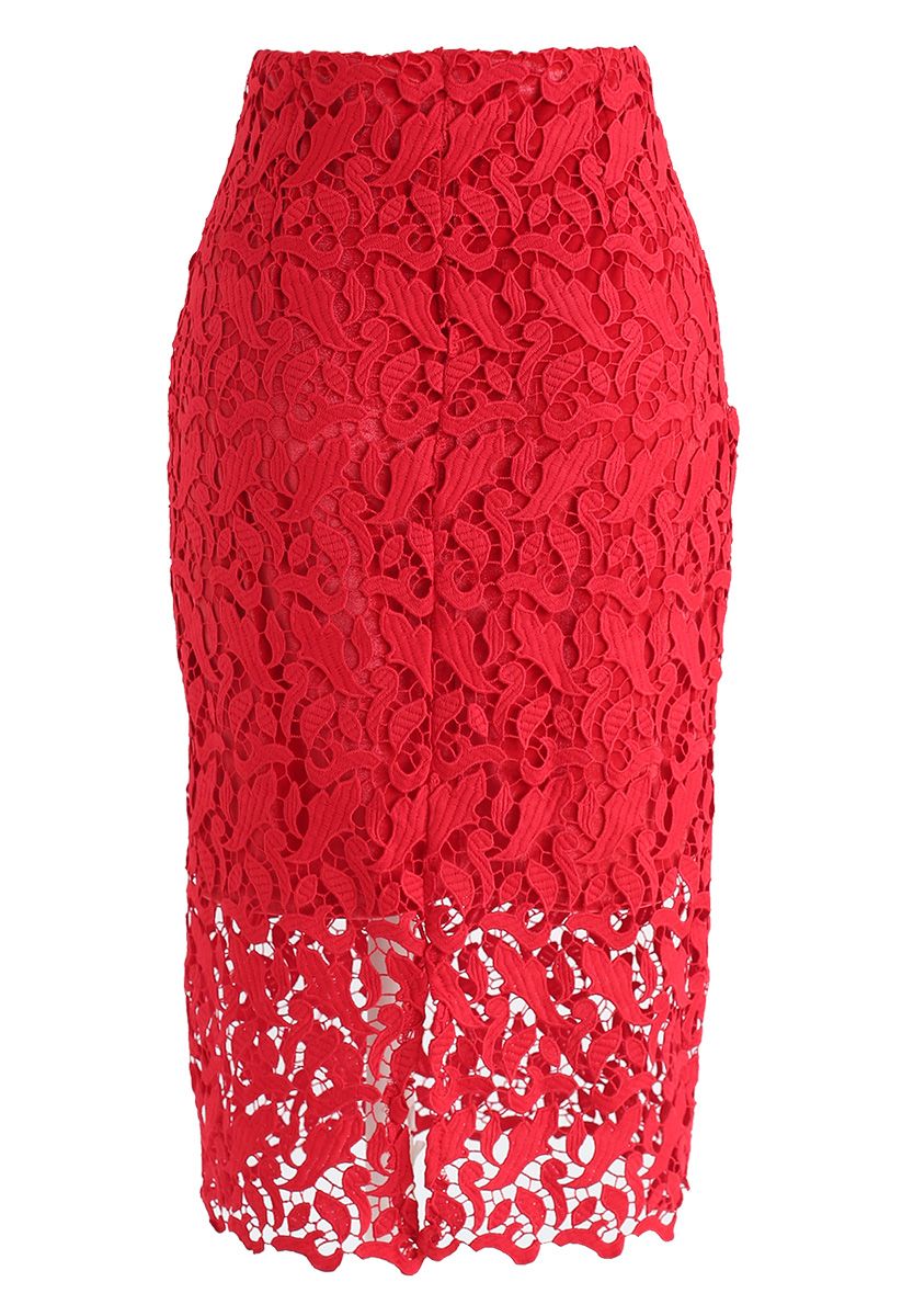 Falda lápiz crochet de forma elegante en rojo