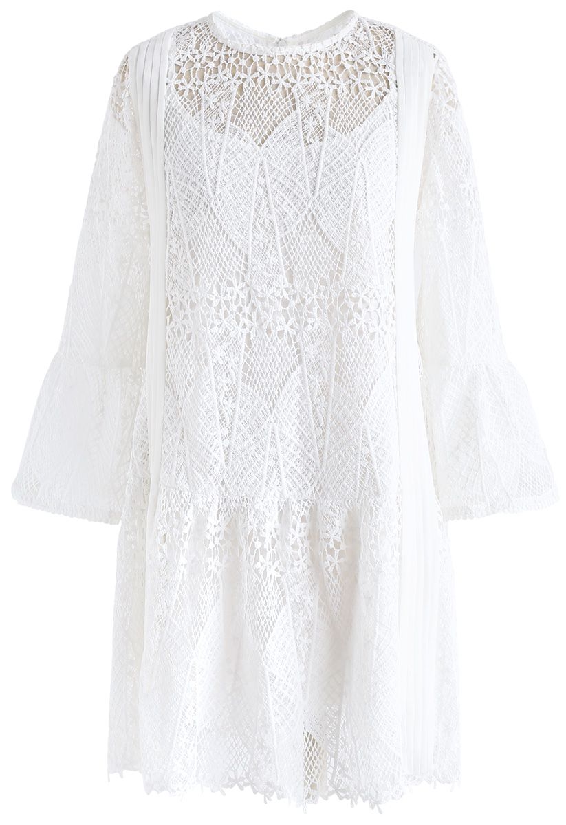 Vestido Crochet Nature Bell Sleeves en blanco