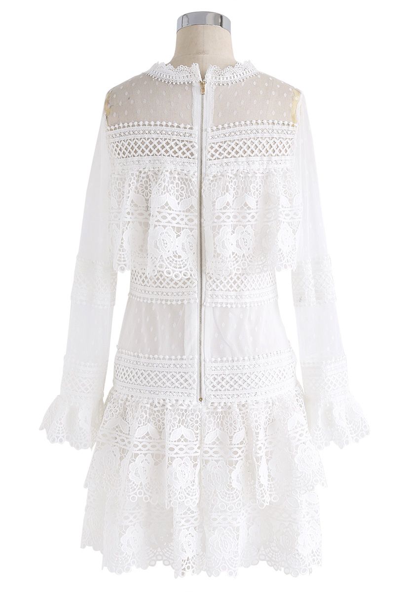 Vestido de malla de crochet con gradas Sweet Destiny en blanco